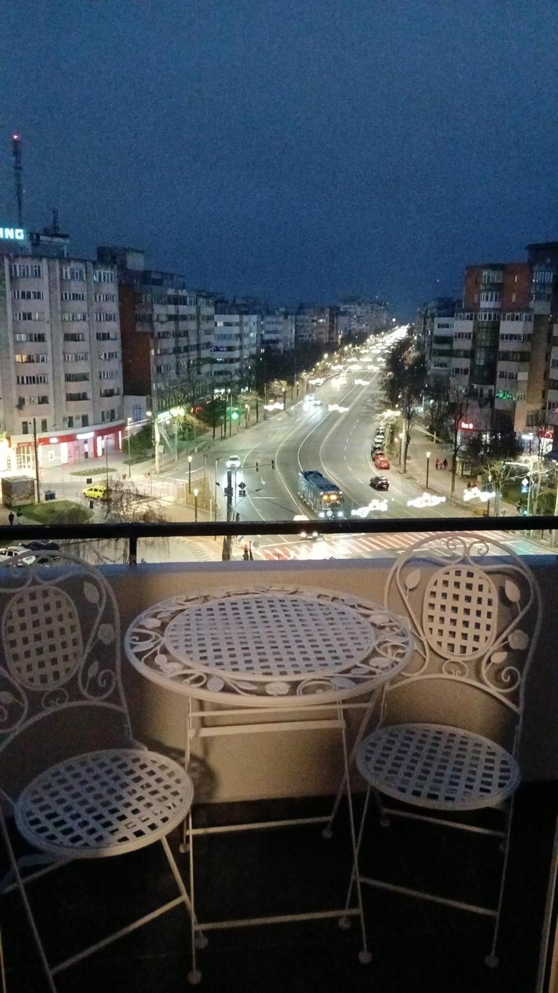 Hellen'S Ultracentral Apartament Buzau Exterior photo
